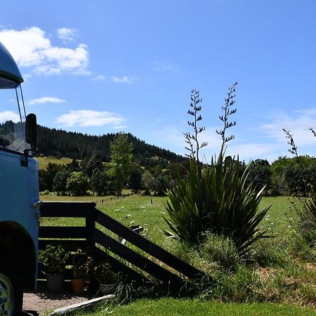 Evi The School Bus At Oromahoe Downs Farm Puketona Buitenkant foto