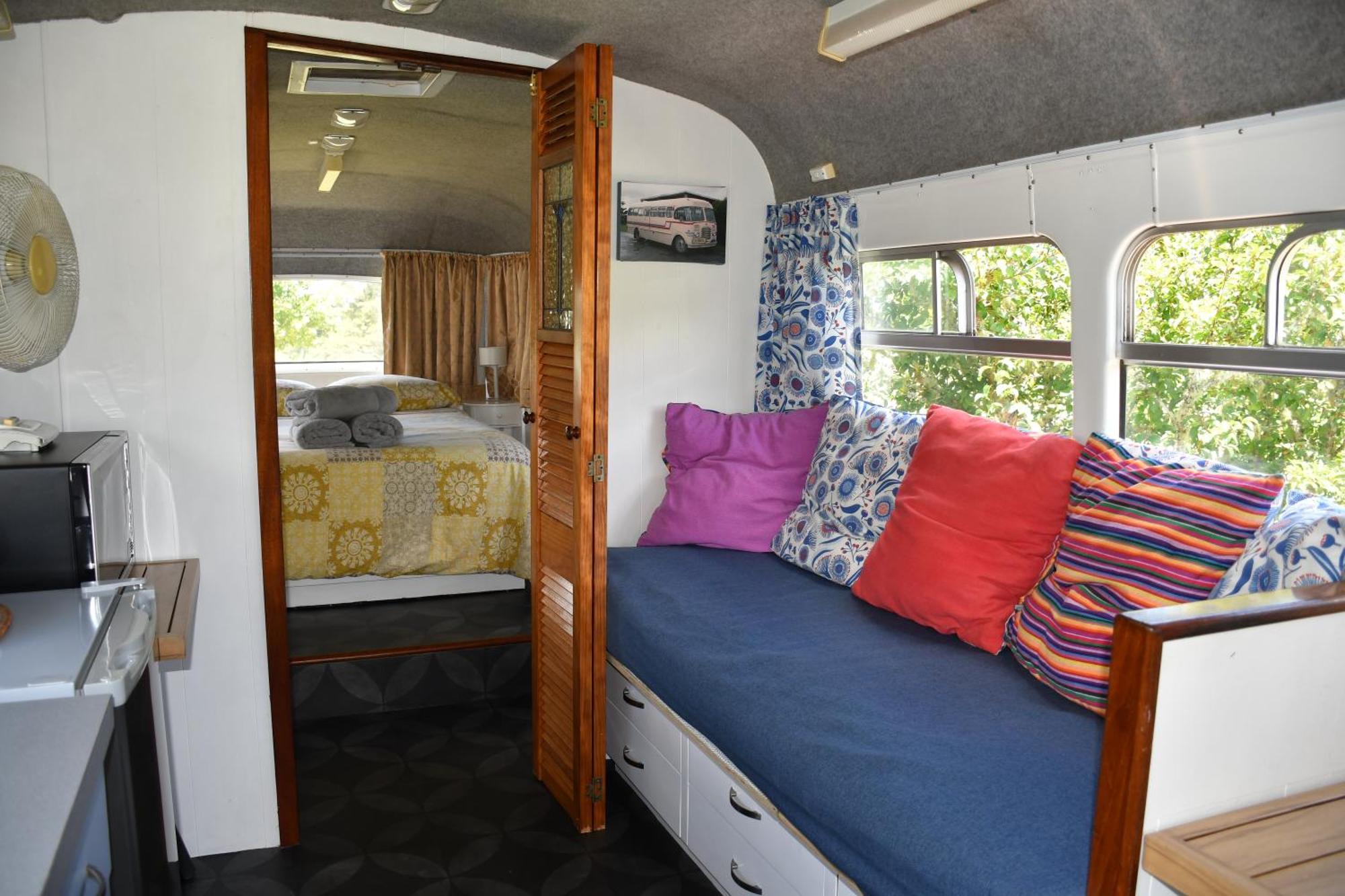 Evi The School Bus At Oromahoe Downs Farm Puketona Buitenkant foto