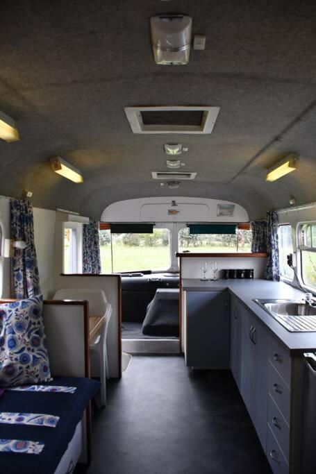 Evi The School Bus At Oromahoe Downs Farm Puketona Buitenkant foto
