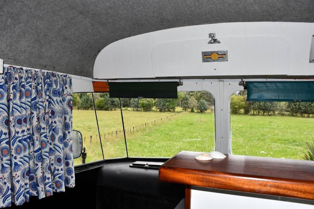 Evi The School Bus At Oromahoe Downs Farm Puketona Buitenkant foto